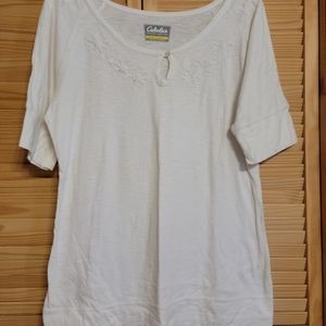 Cabela’s Woman’s T-Shirt Size Medium white embordery 1/4 sleeves